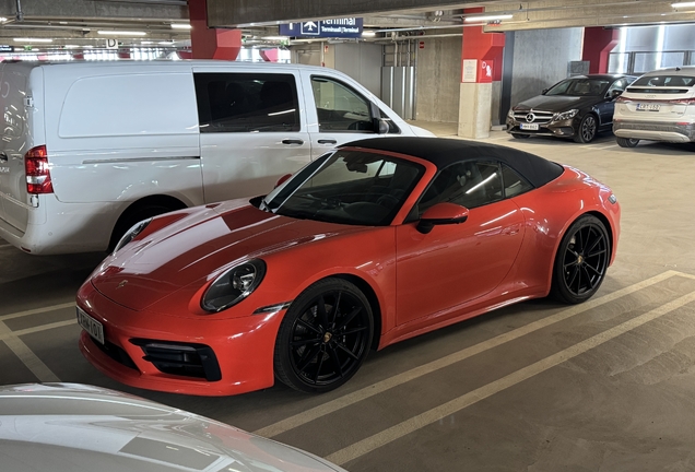 Porsche 992 Carrera 4S Cabriolet