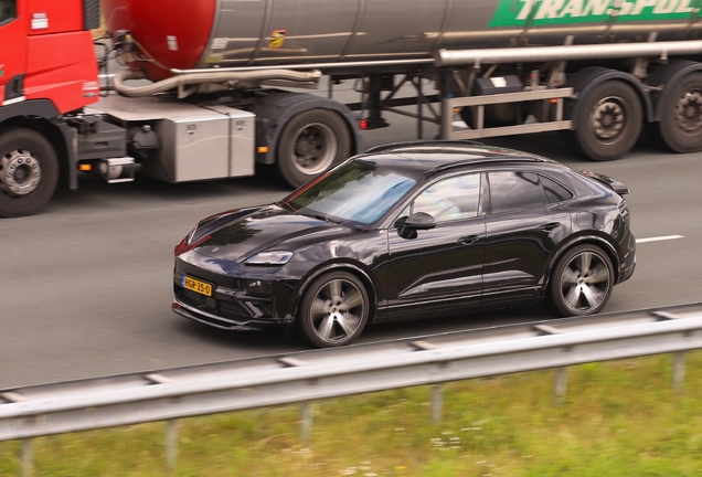 Porsche Macan EV Turbo