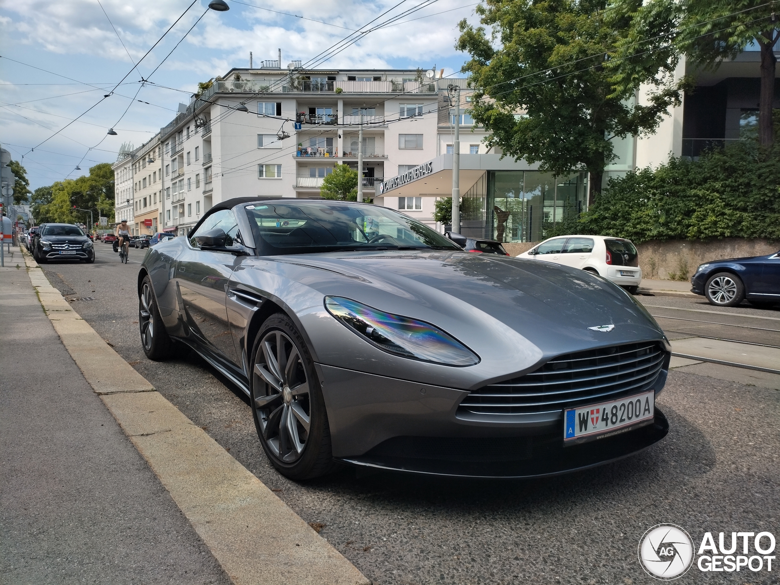 Aston Martin DB11 V8 Volante