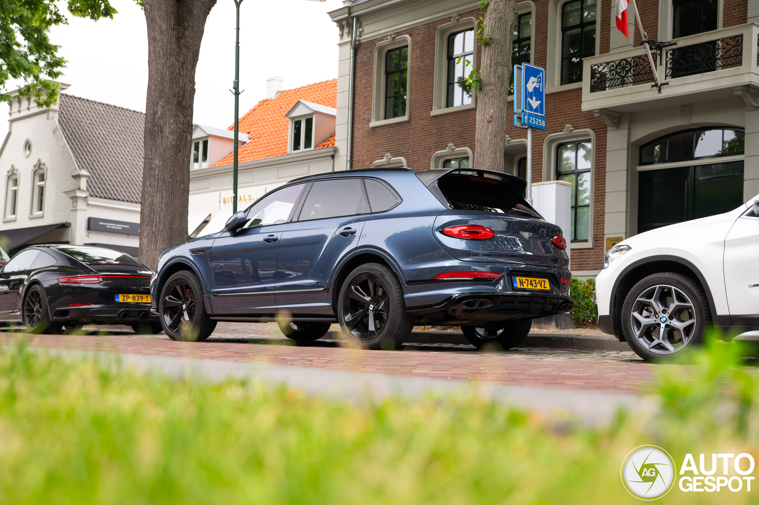 Bentley Bentayga V8 2021