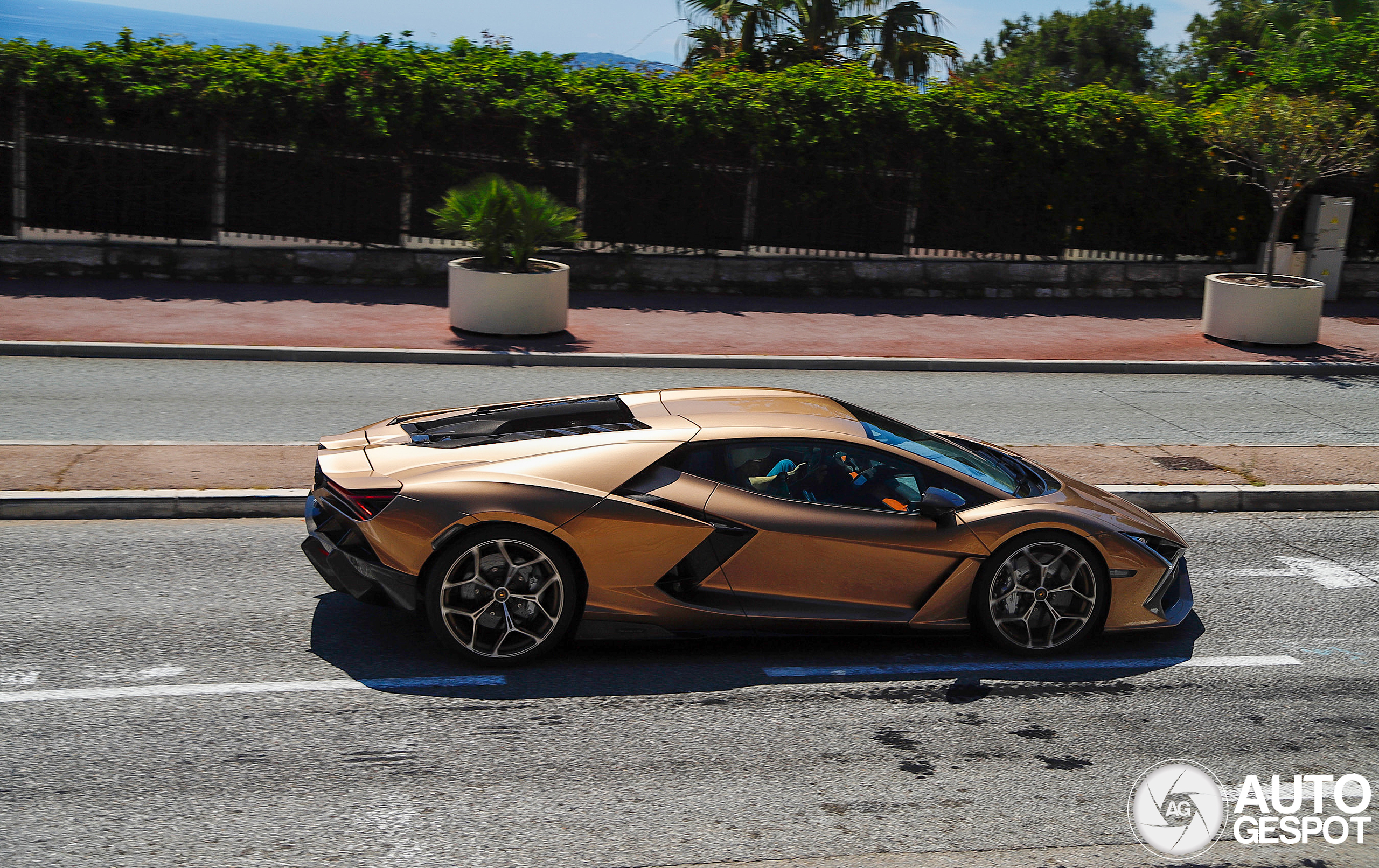 Battle of the bronze: Ferrari 12Cilindri vs Lamborghini Revuelto