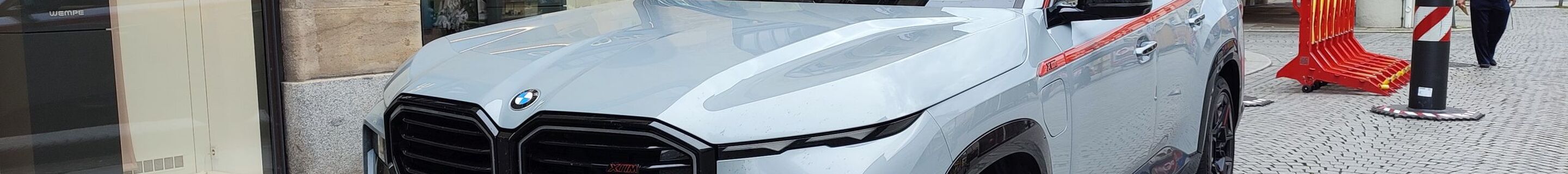BMW XM G09 Label Red