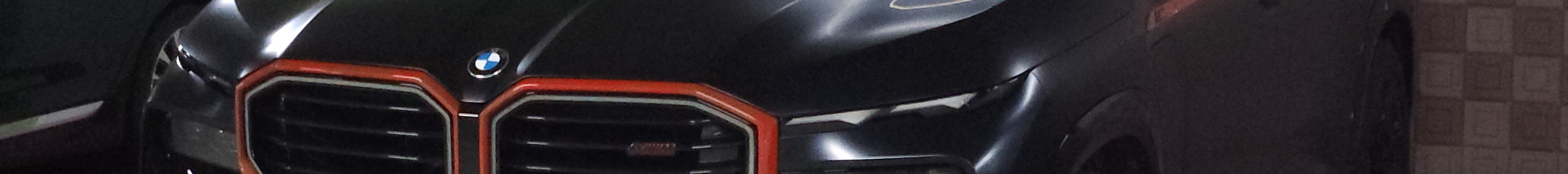 BMW XM G09 Label Red