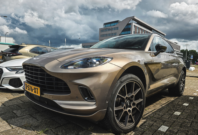 Aston Martin DBX