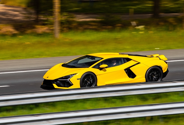 Lamborghini Revuelto