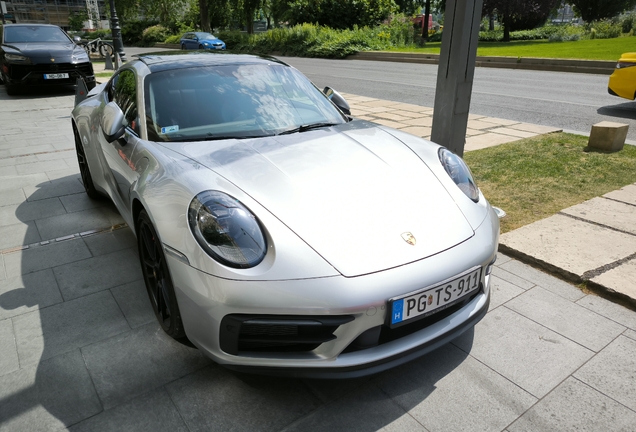 Porsche 992 Carrera 4 GTS