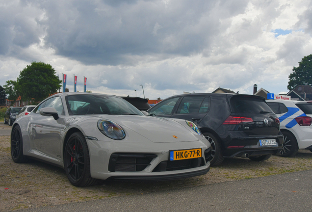 Porsche 992 Carrera 4 GTS