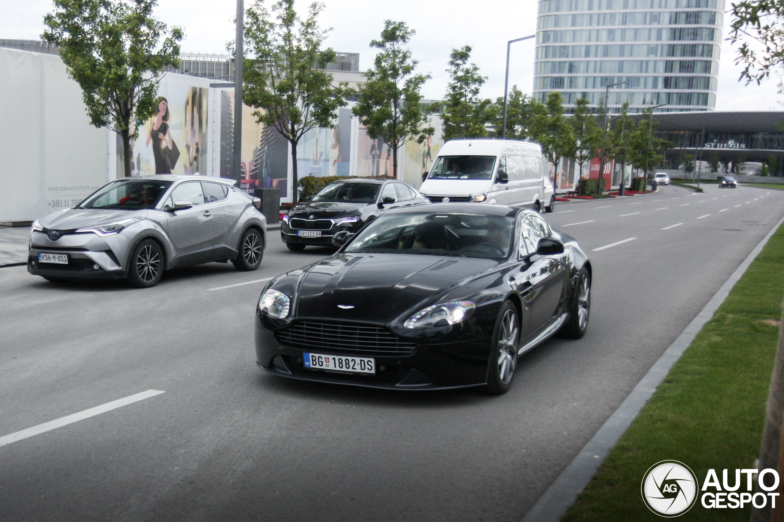 Aston Martin V8 Vantage 2012
