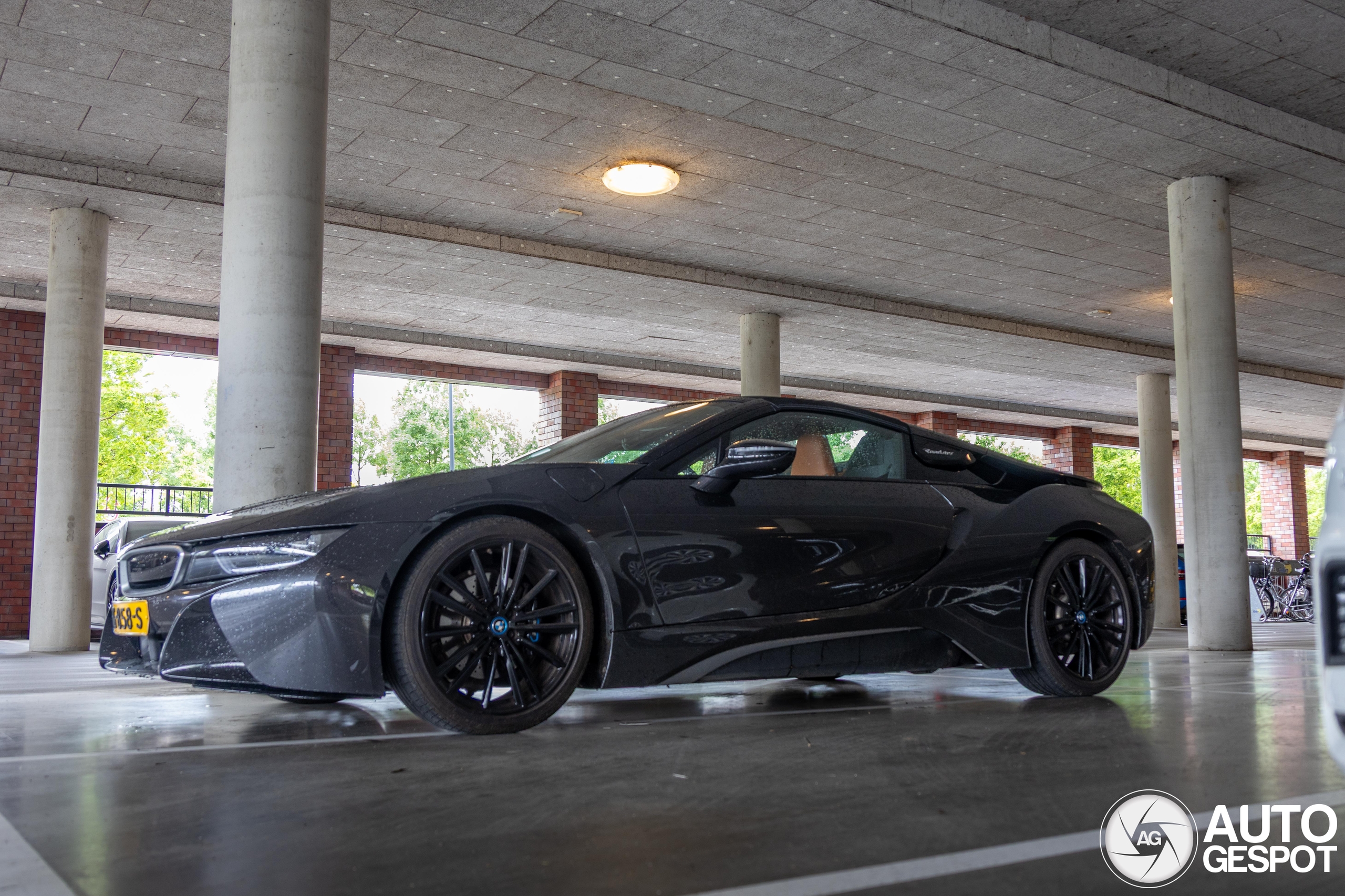 BMW i8 Roadster