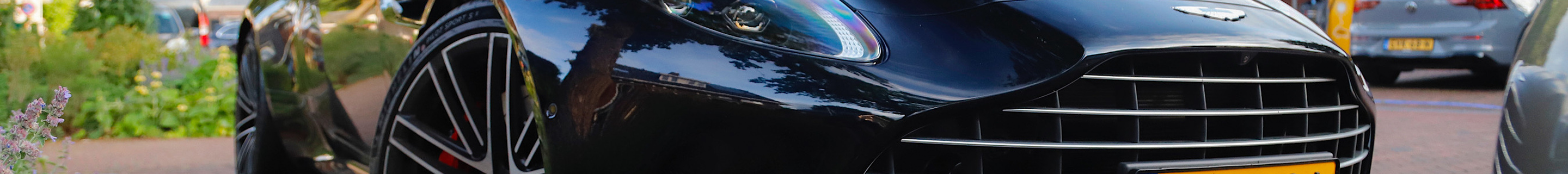 Aston Martin DB12 Volante