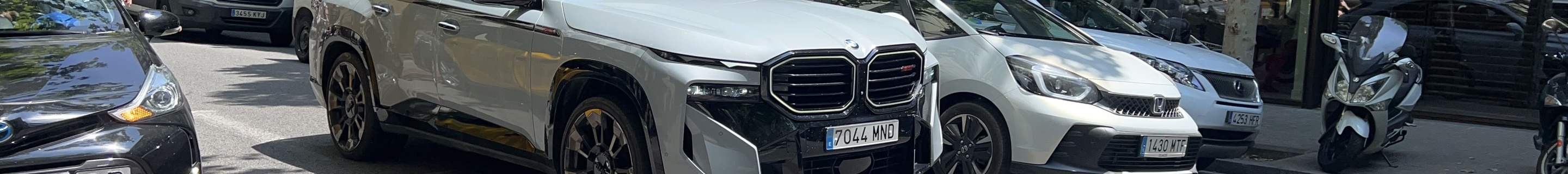 BMW XM G09 Label Red