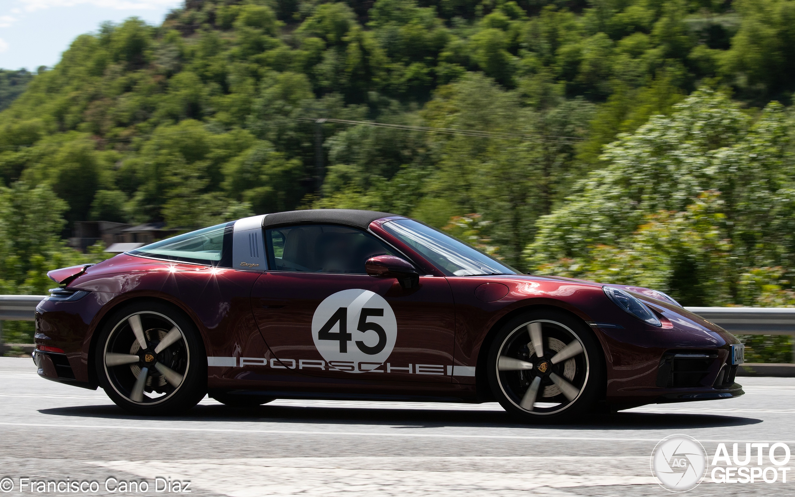Porsche 992 Targa 4S Heritage Design Edition