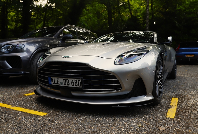 Aston Martin DB12 Volante