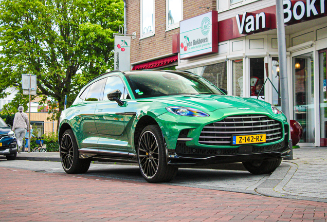 Aston Martin DBX707
