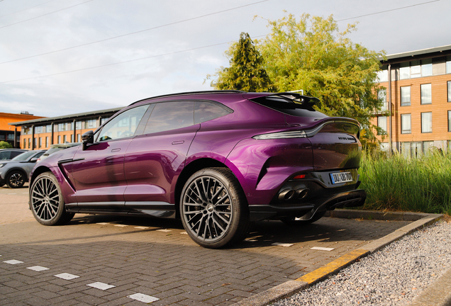 Aston Martin DBX707