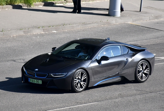 BMW i8