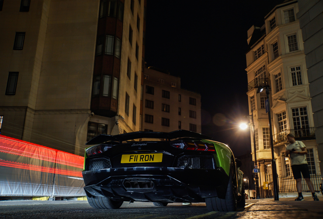 Lamborghini Aventador LP700-4 Roadster