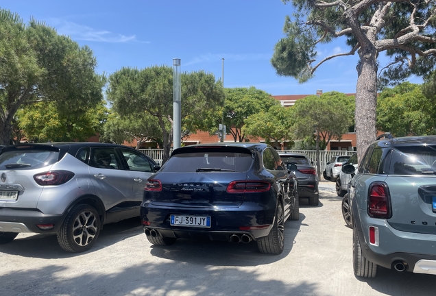 Porsche 95B Macan Turbo