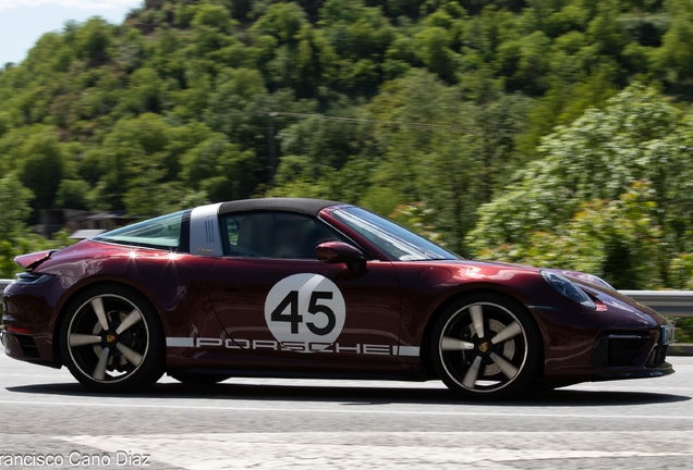 Porsche 992 Targa 4S Heritage Design Edition