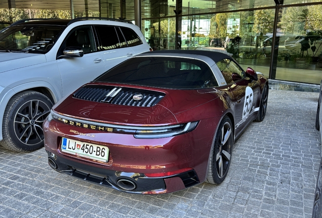 Porsche 992 Targa 4S Heritage Design Edition
