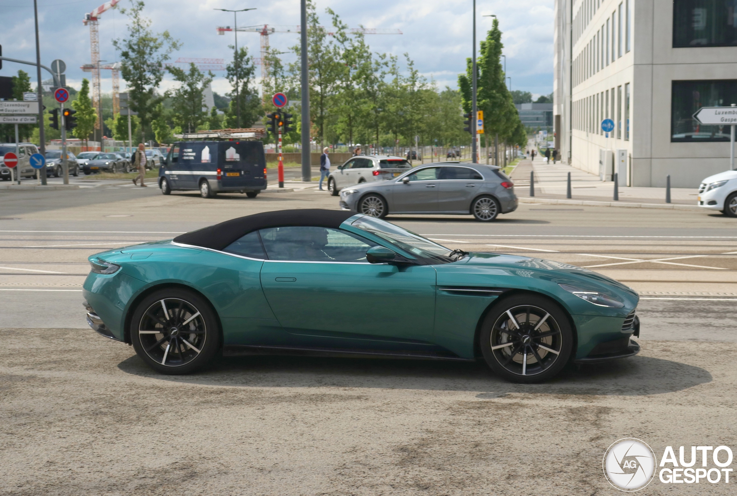 Aston Martin DB11 V8 Volante