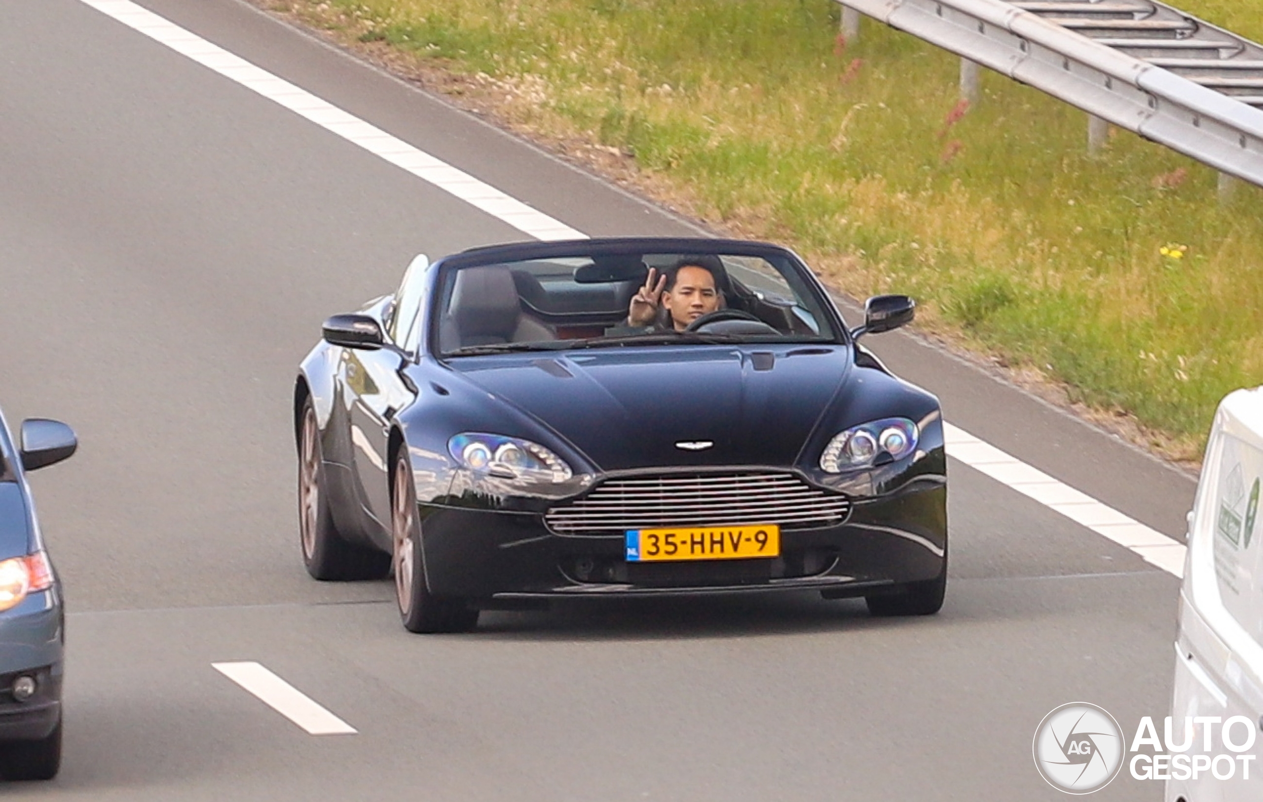Aston Martin V8 Vantage Roadster