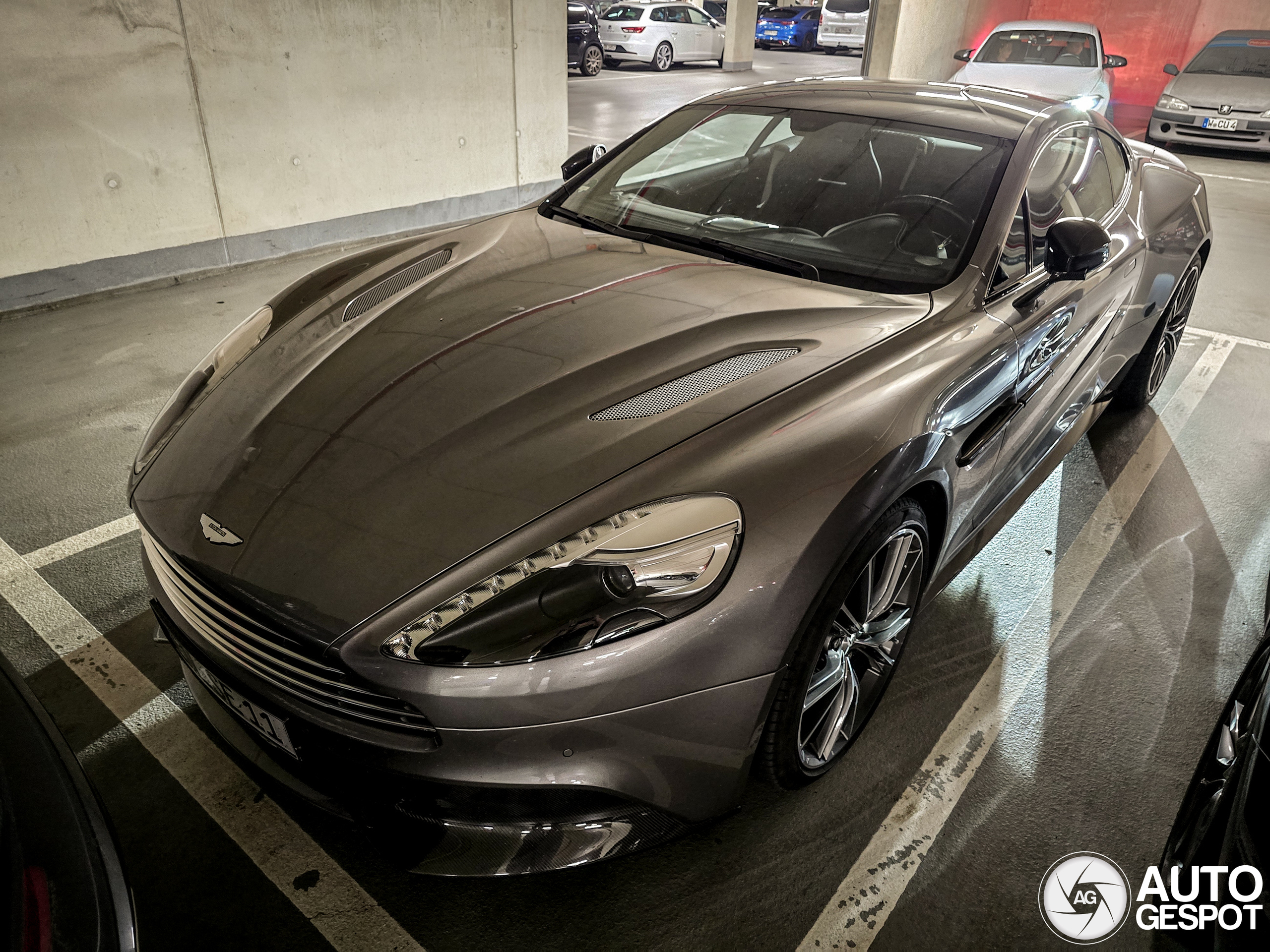 Aston Martin Vanquish 2013
