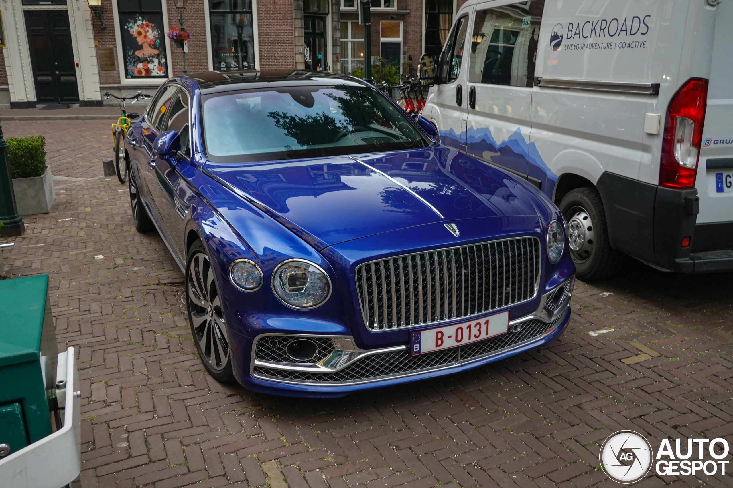 Bentley Flying Spur Hybrid Azure