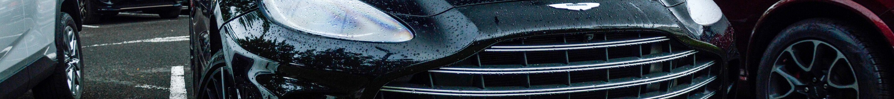 Aston Martin DBX707