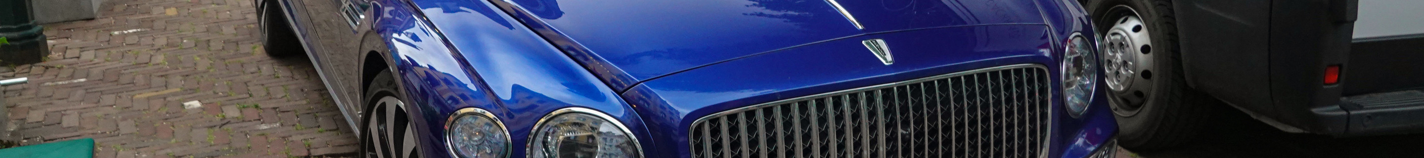 Bentley Flying Spur Hybrid Azure