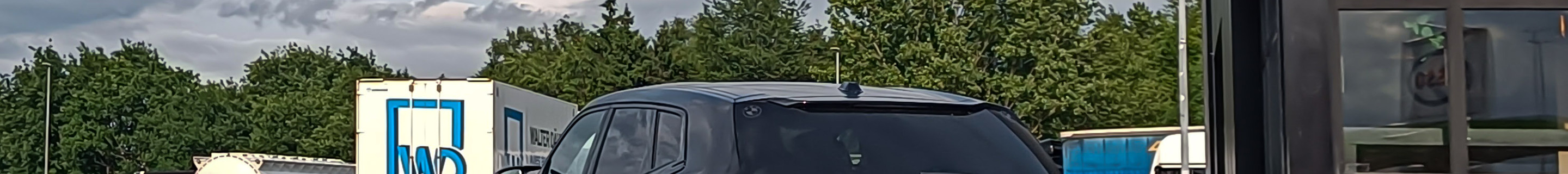 BMW XM G09 Label Red