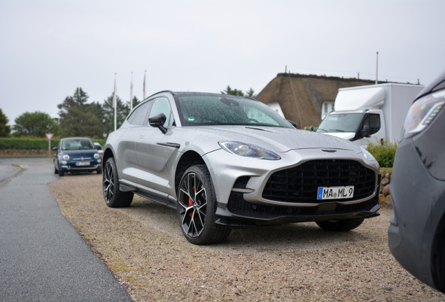 Aston Martin DBX707