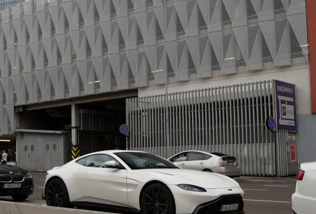 Aston Martin V8 Vantage 2018