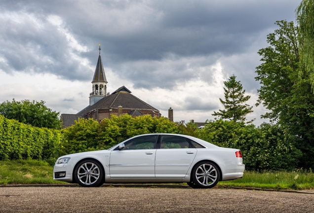 Audi S8 D3