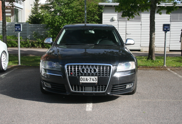 Audi S8 D3