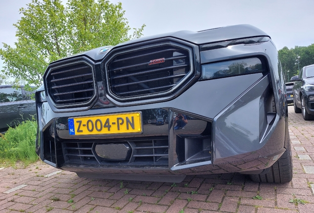 BMW XM G09 Label Red