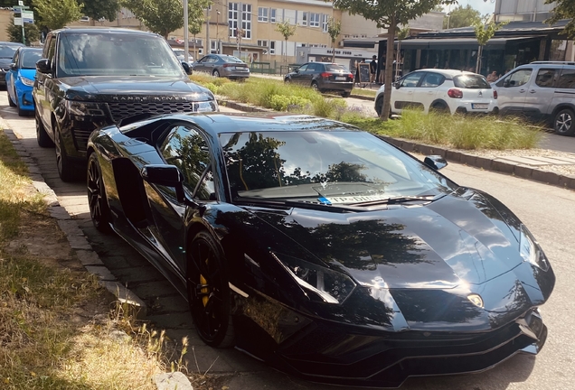 Lamborghini Aventador S LP740-4