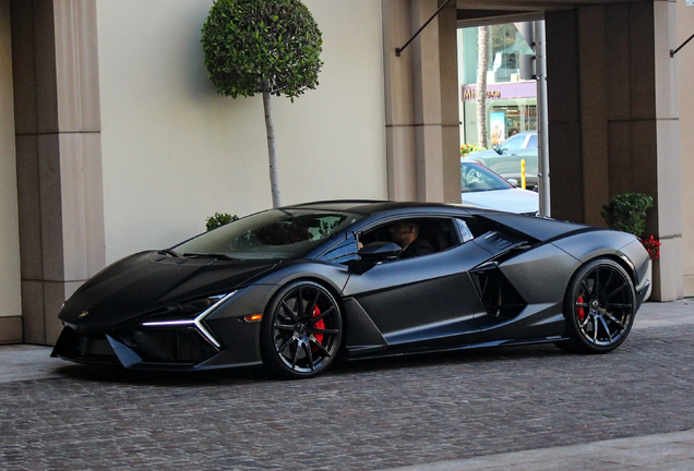 Lamborghini Revuelto