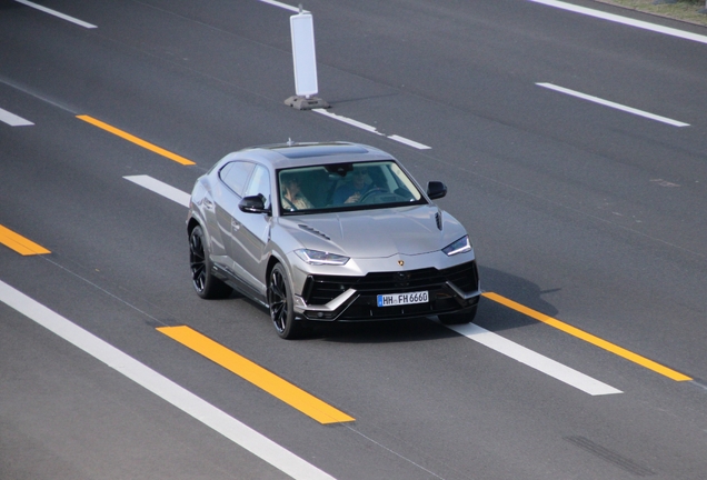 Lamborghini Urus S