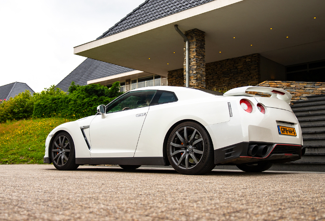 Nissan GT-R 2012