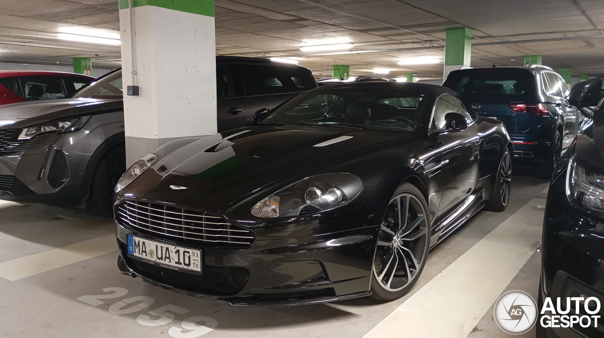 Aston Martin DBS Volante