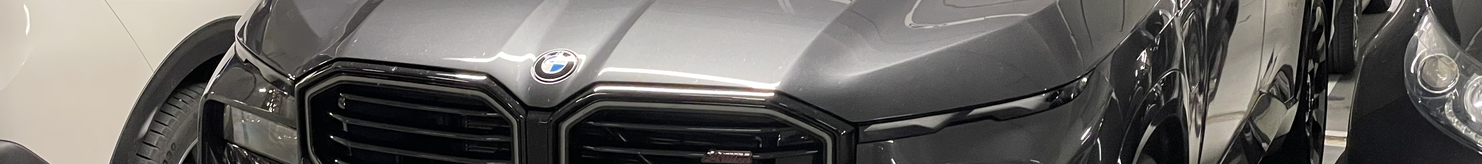 BMW XM G09 Label Red