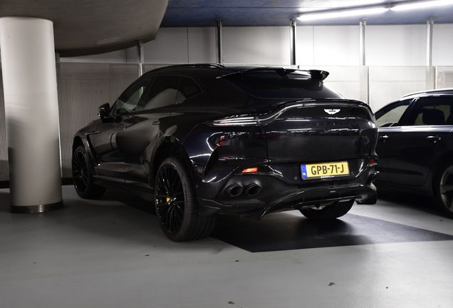 Aston Martin DBX707