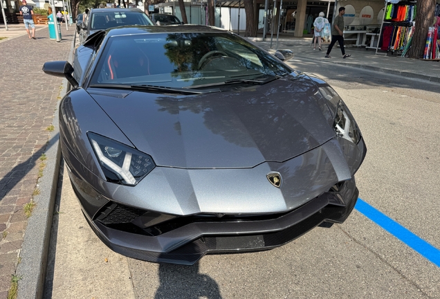 Lamborghini Aventador S LP740-4