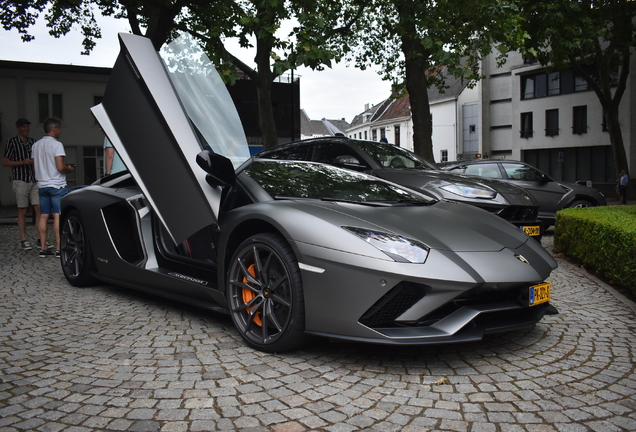 Lamborghini Aventador S LP740-4