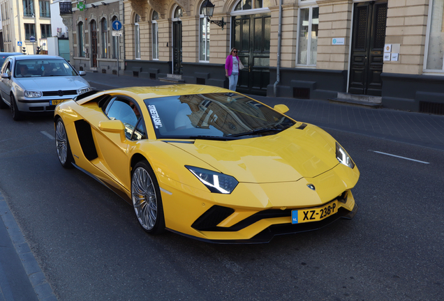 Lamborghini Aventador S LP740-4