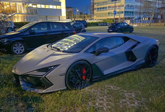 Lamborghini Revuelto