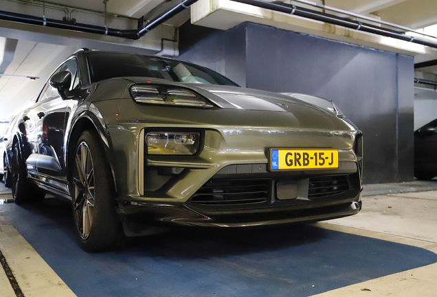 Porsche Macan EV Turbo