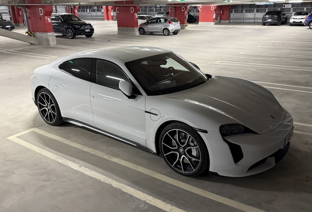 Porsche Taycan Turbo