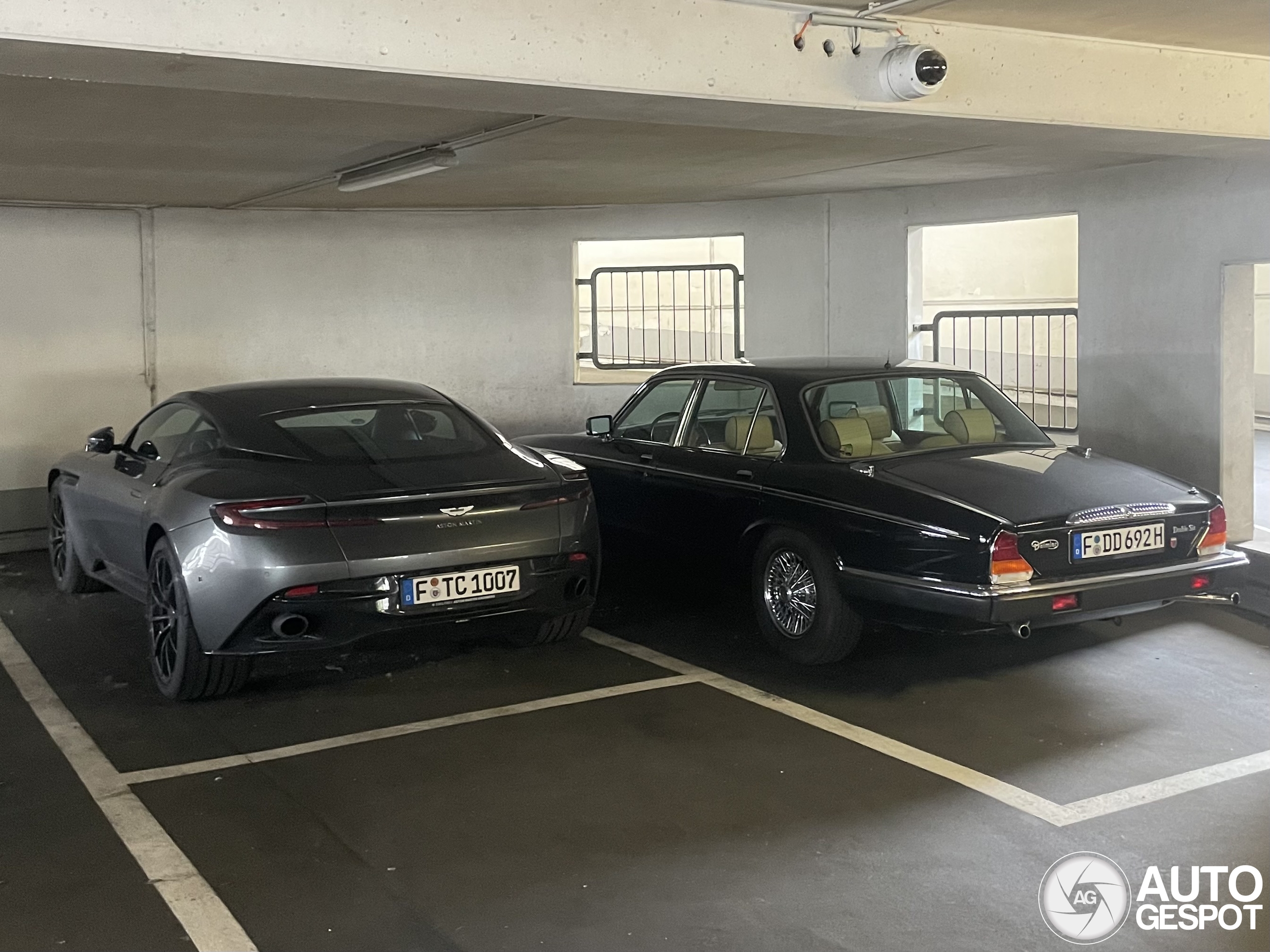 Aston Martin DB11 AMR